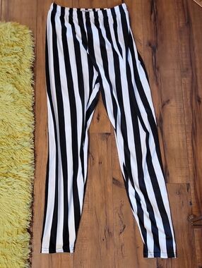 Black & White Vertical Stripe Leggings